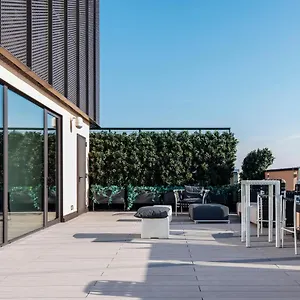 Easyhomes-central Tower , Milan Italy
